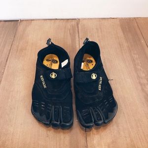 Men’s Size 9 Body Glove Barefoot Water Shoe